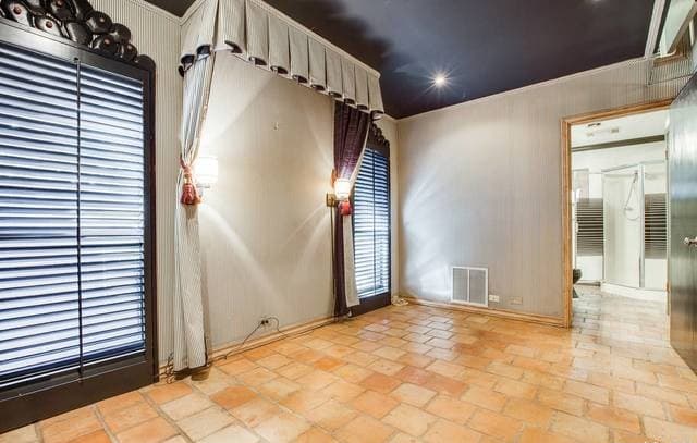 2-bedroom rental at 6801 West Avenue in Castle Hills, TX — photo 5