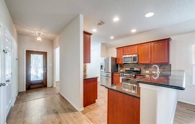 3-bedroom rental at 3125 Muntjac in Schertz, TX — photo 3