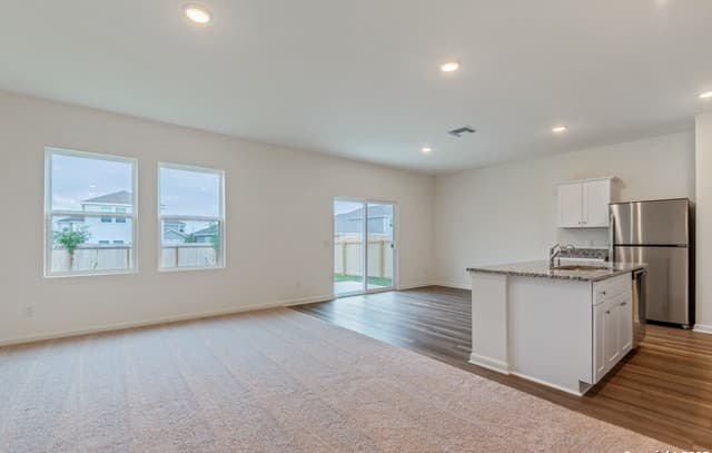 3-bedroom rental at 7522 Burrowing Cobra in San Antonio, TX — photo 3