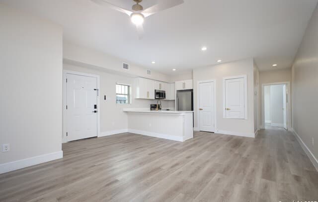 2-bedroom rental at 1644 Mistletoe Unit 102 in San Antonio, TX — photo 4