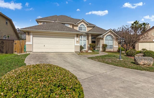 4-bedroom rental at 3 Greens Shadow in San Antonio, TX — photo 2