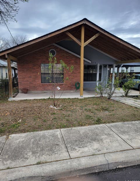 4-bedroom rental at 5218 Bluff in San Antonio, TX — photo 2