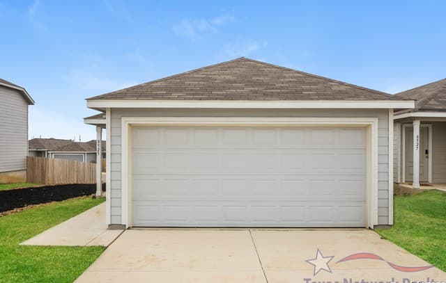 4-bedroom rental at 8523 Logan Sapphire in San Antonio, TX — photo 2