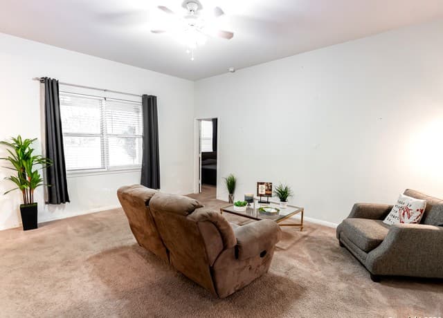 3-bedroom rental at 6210 Underwood in San Antonio, TX — photo 3