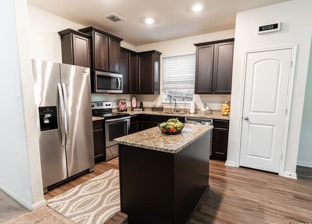 3-bedroom rental at 6210 Underwood in San Antonio, TX — photo 5