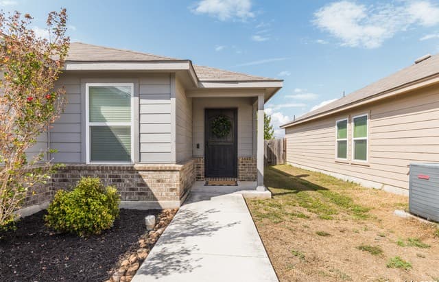 3-bedroom rental at 6711 Terra Ark in Converse, TX — photo 2
