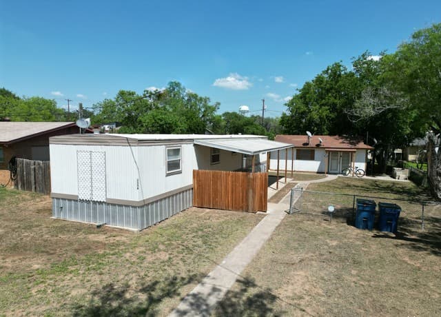 3-bedroom rental at 215 Greenlawn Ave Unit A in Pleasanton TX