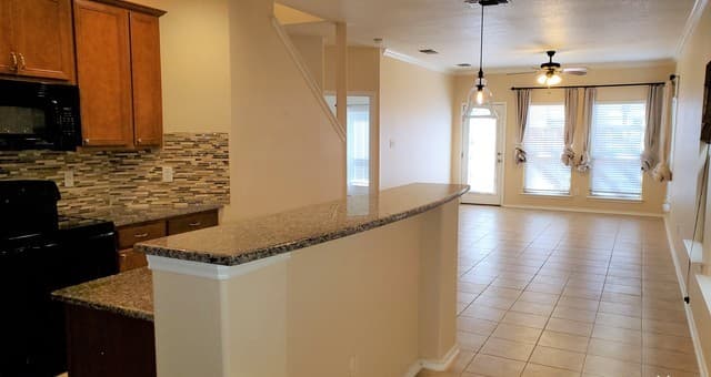 4-bedroom rental at 13124 Brook Arbor in San Antonio, TX — photo 5