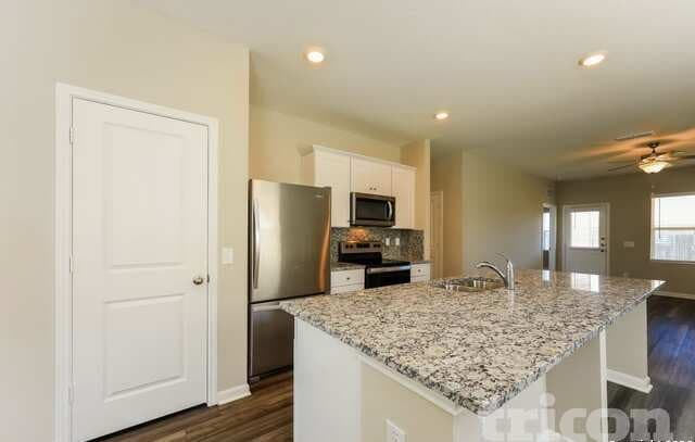 3-bedroom rental at 14367 Gunsight Pass in San Antonio, TX — photo 2