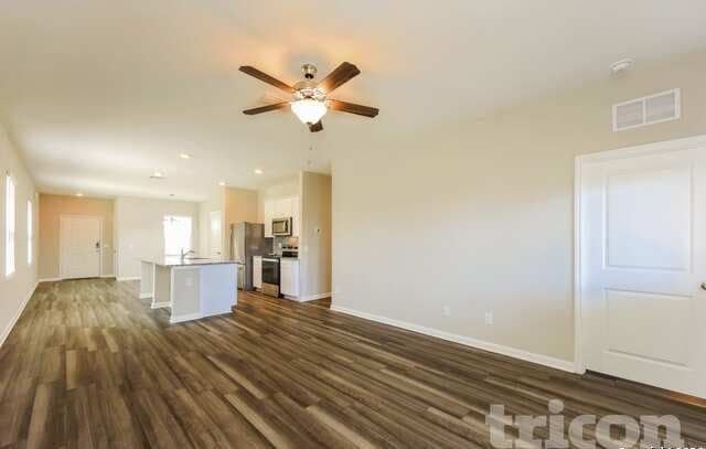 3-bedroom rental at 14367 Gunsight Pass in San Antonio, TX — photo 4
