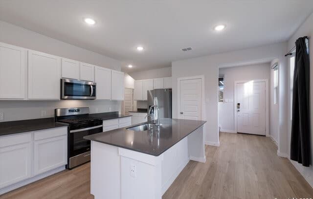 4-bedroom rental at 5327 Tourmaline Loop in San Antonio, TX — photo 5