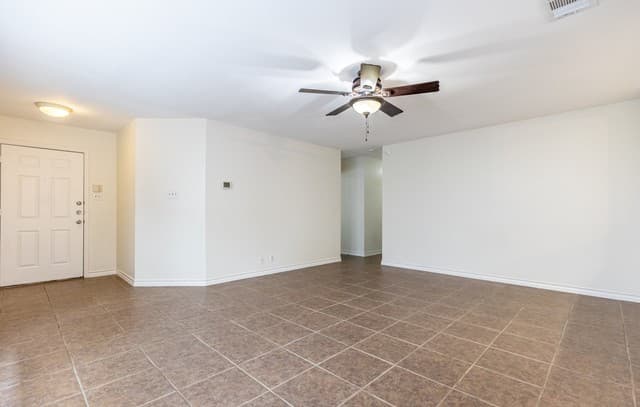 3-bedroom rental at 9647 Barbwire in San Antonio, TX — photo 5