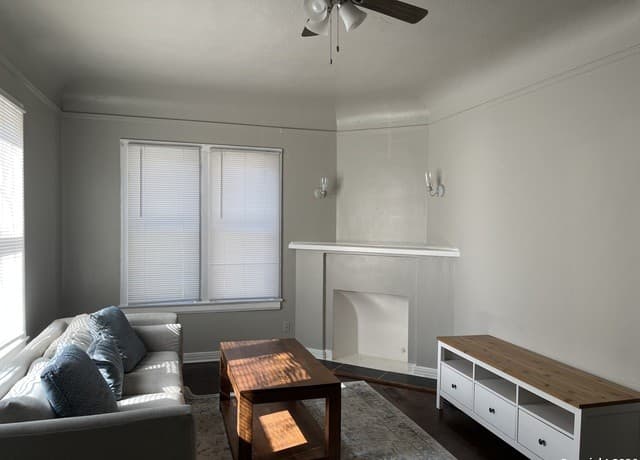 2-bedroom rental at 309 E Lullwood Ave in San Antonio, TX — photo 3