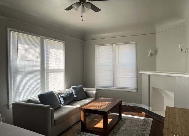 2-bedroom rental at 309 E Lullwood Ave in San Antonio, TX — photo 4