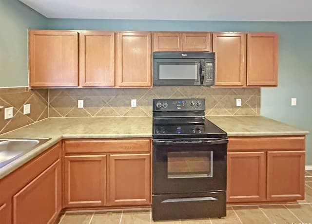 3-bedroom rental at 13223 Cipresso Palco in San Antonio, TX — photo 4