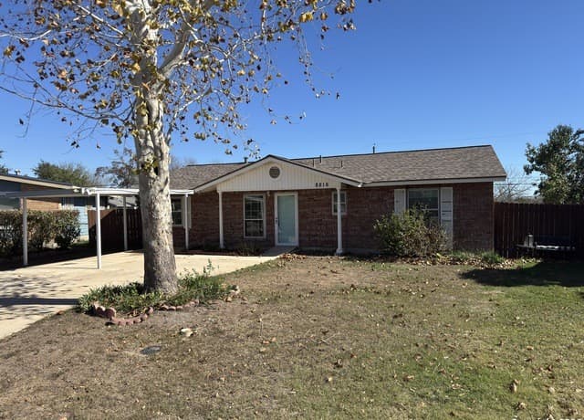 4-bedroom rental at 8816 Oakbrook in San Antonio, TX — photo 2