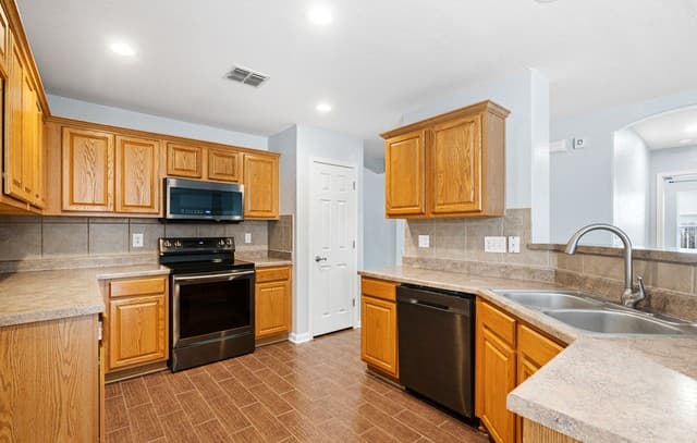 4-bedroom rental at 265 Arcadia in Cibolo, TX — photo 4