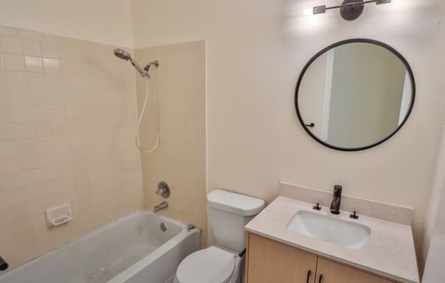 3-bedroom rental at 5942 Burning Sunrise Drive in San Antonio, TX — photo 5