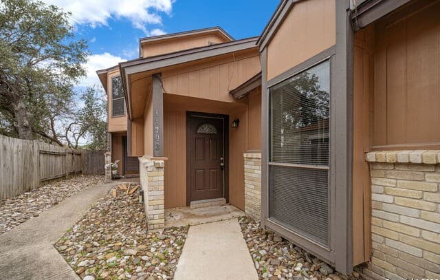 2-bedroom rental at 11703 Whisper Valley St in San Antonio, TX — photo 4