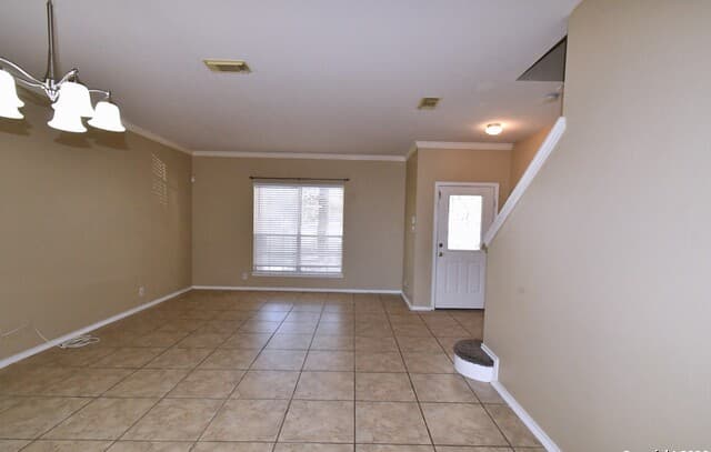 3-bedroom rental at 8834 Ridgefront in San Antonio, TX — photo 4