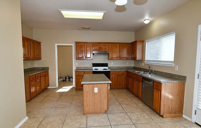 3-bedroom rental at 8834 Ridgefront in San Antonio, TX — photo 5