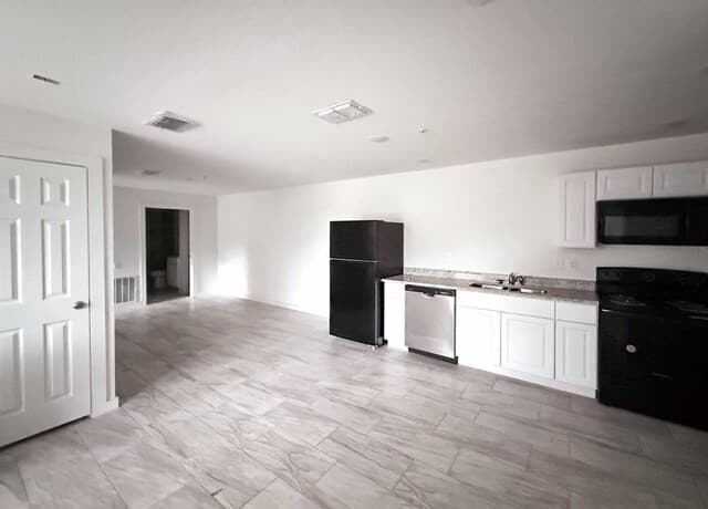 2-bedroom rental at 346 Ware in San Antonio, TX — photo 5