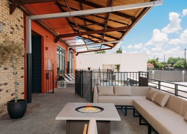 2-bedroom rental at 210 W Peden Unit 112 in San Antonio, TX — photo 4