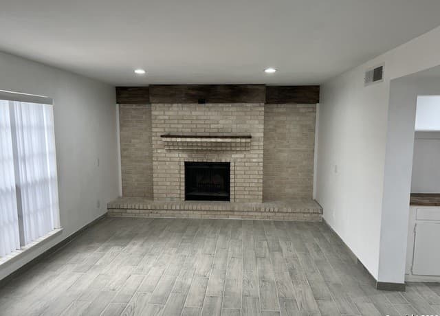 3-bedroom rental at 7500 Callaghan Unit 182 in San Antonio, TX — photo 2