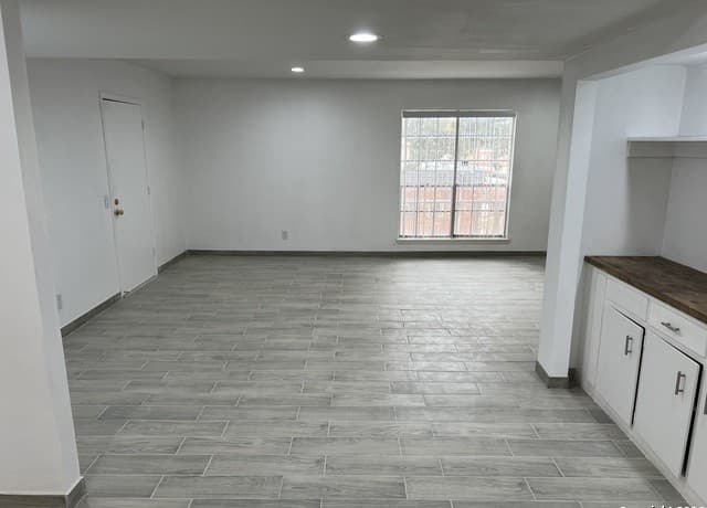 3-bedroom rental at 7500 Callaghan Unit 182 in San Antonio, TX — photo 3