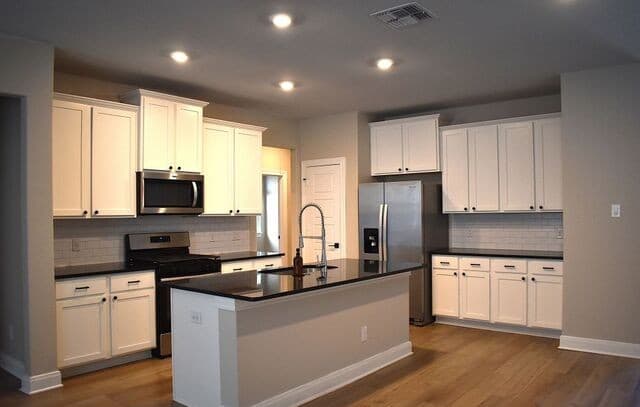 3-bedroom rental at 9210 Espradrille Run in Converse, TX — photo 2