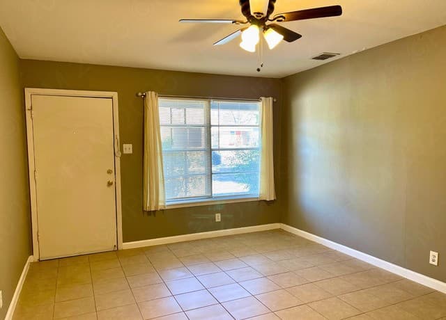 1-bedroom rental at 768 Edgebrook Lane in San Antonio, TX — photo 3
