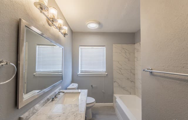 2-bedroom rental at 553 Club Unit 3 in San Antonio, TX — photo 4