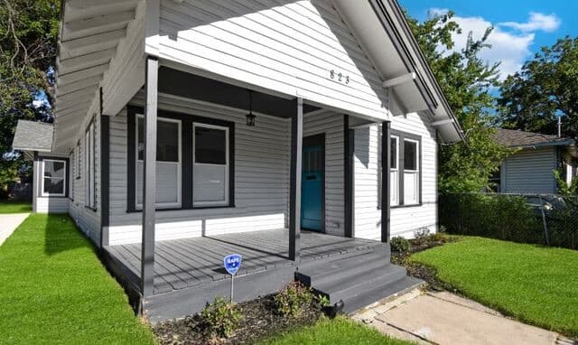 3-bedroom rental at 823 N Palmetto in San Antonio, TX — photo 4