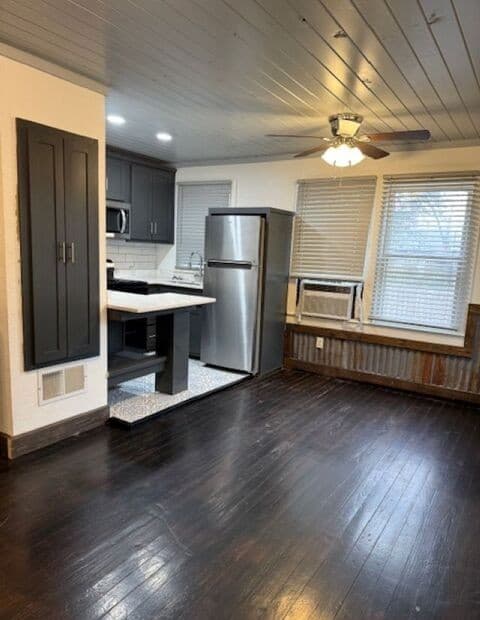 1-bedroom rental at 512 E Mulberry Unit 2 in San Antonio, TX — photo 3