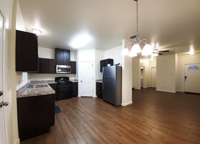 3-bedroom rental at 8715 8th St Unit 1 in Converse, TX — photo 2