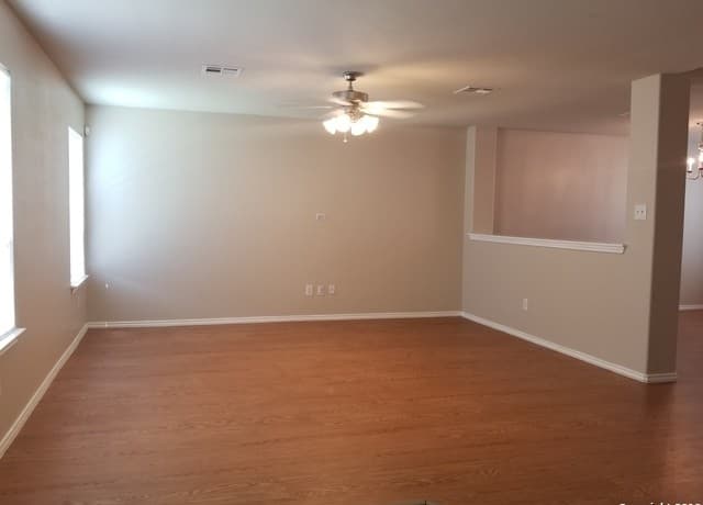 4-bedroom rental at 5123 Fountain Hill in San Antonio, TX — photo 4