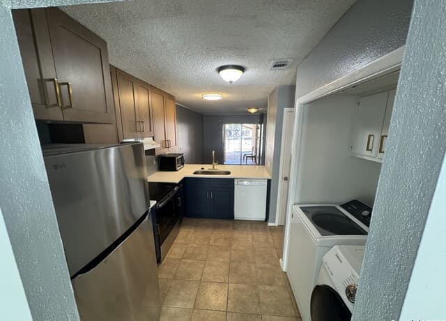 3-bedroom rental at 5019 Concord Ridge in San Antonio, TX — photo 4