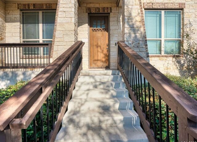 5-bedroom rental at 1714 Kosmas Drive in San Antonio, TX — photo 2