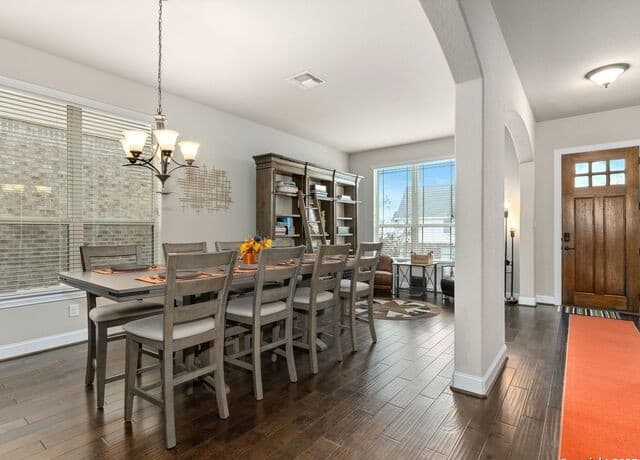 5-bedroom rental at 1714 Kosmas Drive in San Antonio, TX — photo 4