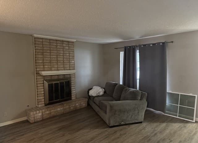 2-bedroom rental at 11814 Song St in San Antonio, TX — photo 5