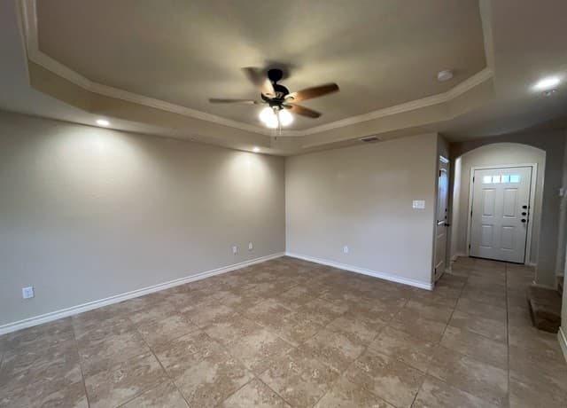3-bedroom rental at 6427 Luglio Lane Unit 103 in San Antonio, TX — photo 2