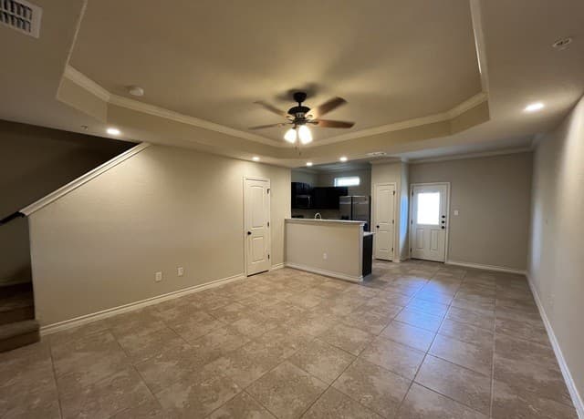 3-bedroom rental at 6427 Luglio Lane Unit 103 in San Antonio, TX — photo 4
