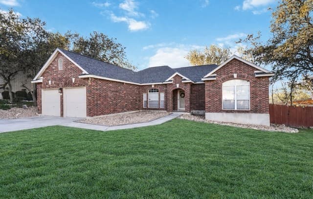 3-bedroom rental at 21627 Iron Ridge Ct in San Antonio, TX — photo 2