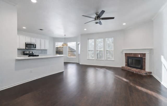 3-bedroom rental at 21627 Iron Ridge Ct in San Antonio, TX — photo 3