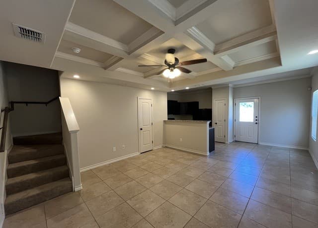 3-bedroom rental at 6619 Arancione Ave. Unit 104 in San Antonio, TX — photo 2