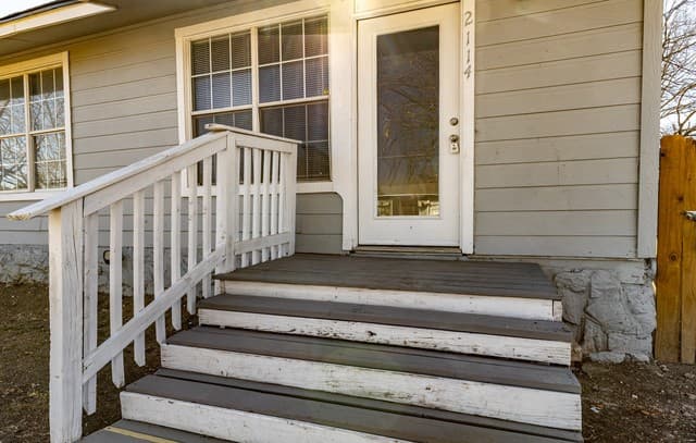 3-bedroom rental at 2114 Jupiter St in San Antonio, TX — photo 4