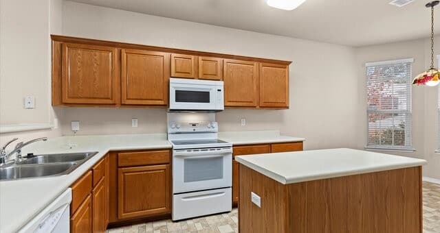 3-bedroom rental at 12530 Skyline Mesa in San Antonio, TX — photo 4