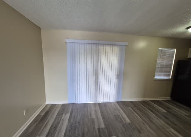1-bedroom rental at 300 Moursund Blvd. Unit 10 in San Antonio, TX — photo 4