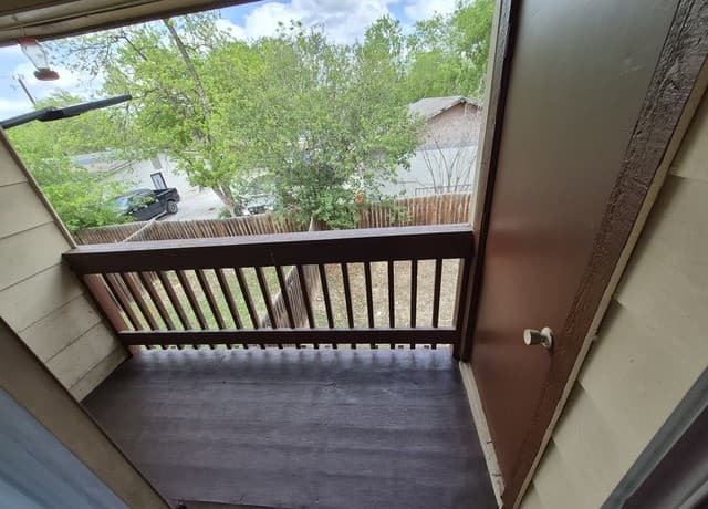 1-bedroom rental at 300 Moursund Blvd. Unit 10 in San Antonio, TX — photo 5