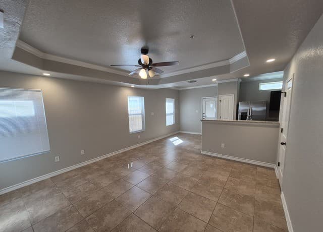 3-bedroom rental at 6406 Luglio Lane Unit 104 in San Antonio, TX — photo 2